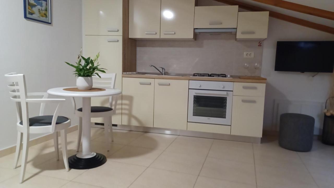 Apartmani Amra Novi Vinodolski Eksteriør bilde